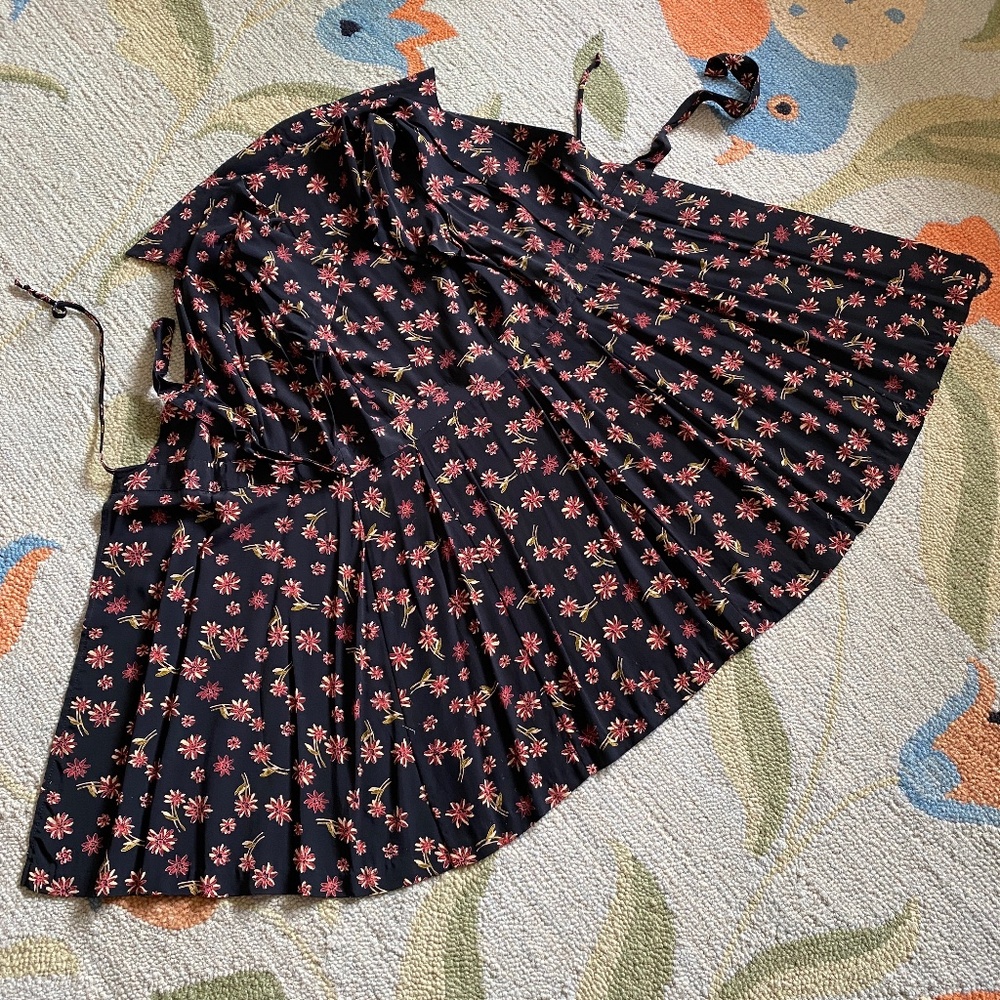 Tristan & Iseut I 90s I Floral Wrap Collared Mini Dress - Picture 11 of 16